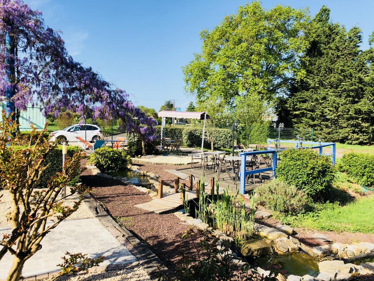 Hotel Au Relais Des Lilas Parthenay Exterior foto
